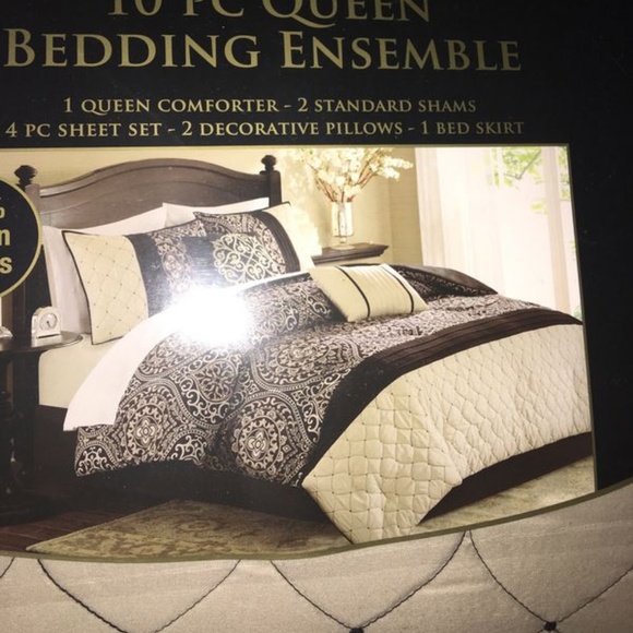 Aprima Queen Size Bedding Ensemble 6 Piece Set - Picture 2 of 3